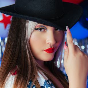 Model - RileyThompsom joi