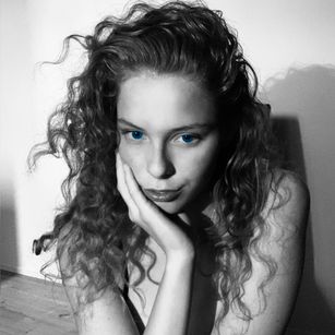 Model - Ayreen Moore curlyhair