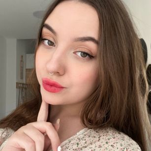 Model - Charlotta Apple pussy