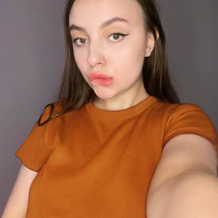 Model - Charlotta Apple dildo