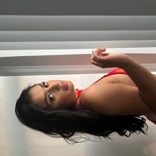 Model - AmeliaSanchez latina