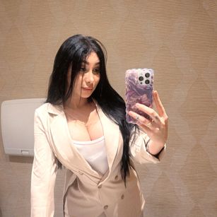 Model - Cloe whitex bottom