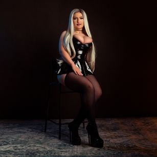 Model - MiaMckenna taboo