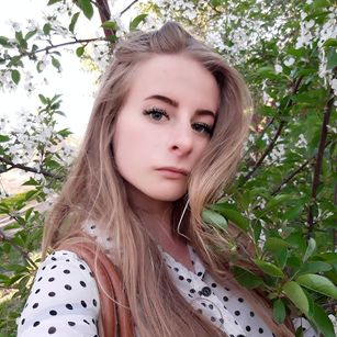 Model - Playful girl squirt