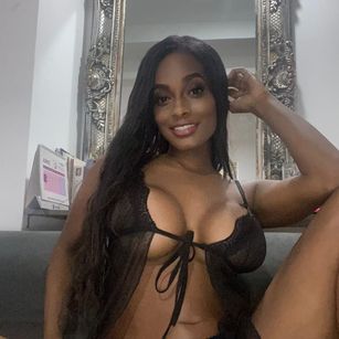 Adhara Palmer latina Model - Adhara Palmer latina