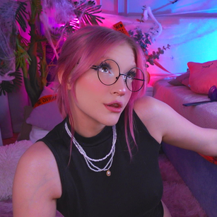 Model - Sonya Blonde