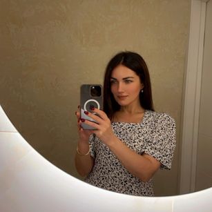 Model - TessaPosh pantyhose