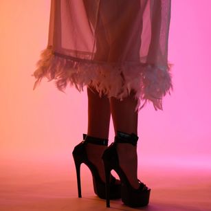 Serve Malibu Barbie findom Model - Serve Malibu Barbie findom
