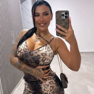 Model - FiresBomb777 pussy