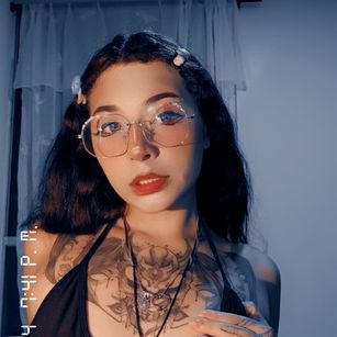 Model - jaadee18 feet