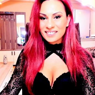 Model - FetishFantasyme squirt