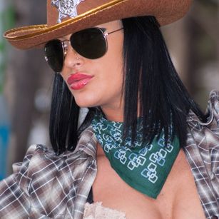 Model - allusik anal