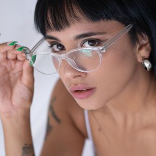 Model - Moli Myers latina