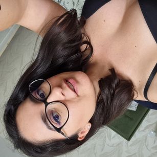 PinkNextDoor shaved Model - PinkNextDoor shaved