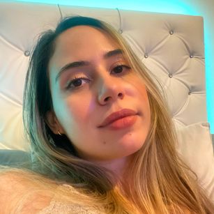 Model - Heidy Kung squirt