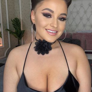 Model - Patricia squirt