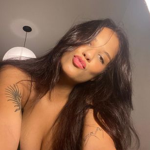 Selena bigboobs Model - Selena bigboobs