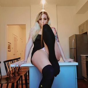 Model - Lucky Waifu femdom