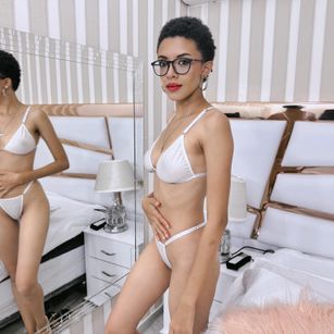 Model - SamantaHalley squirt