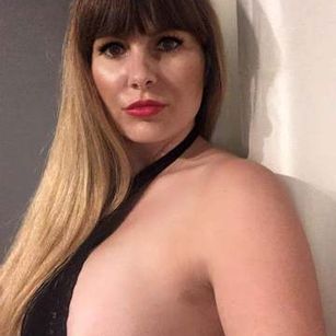 Model - Busty MILF Charlie MILF