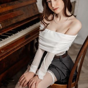 Model - AlyseSweet small