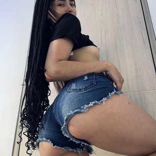 Alynn_Bri twerking Model - Alynn_Bri twerking