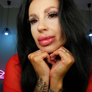 Maxi Lipz fetish Model - Maxi Lipz fetish