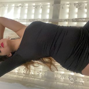 Model - Mia {{tag}}