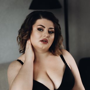 Model - ZannaDreil dildo