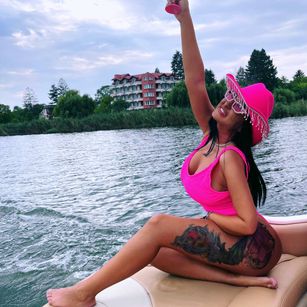 Model - Lisa fastresponse