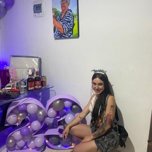 Athziry G cum Model - Athziry G cum