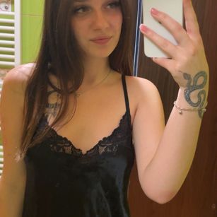 Model - ScarlettSmith bigboobs