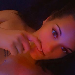 Veronica Mars piercings Model - Veronica Mars piercings