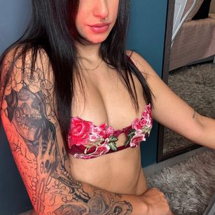 Model - Mollie Bennet cute