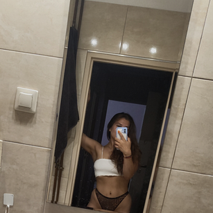 Camila biglips Model - Camila biglips