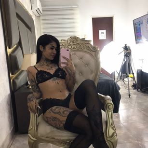 EmilieLake Submissive Model - EmilieLake Submissive
