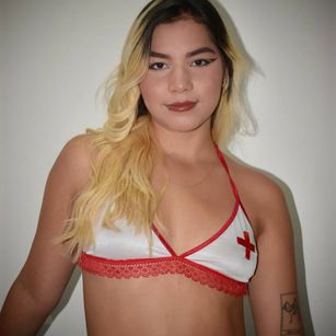 Model - AngeliqueAnya feet