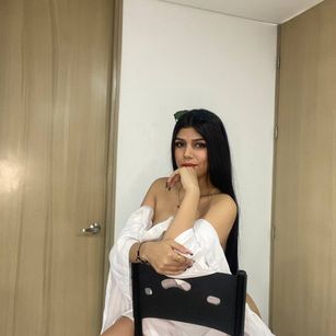 Model - CuteRosie camgirl