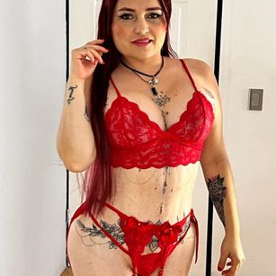 AmaranthaVelmet latina Model - AmaranthaVelmet latina