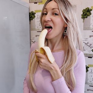 Honey Blonde milf Model - Honey Blonde milf