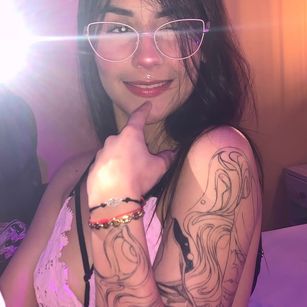 Violet Blaze shaved Model - Violet Blaze shaved