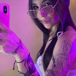 Model - Violet Blaze pussy