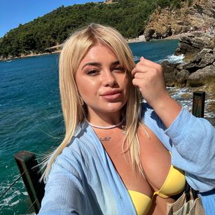 Caroline cool Model - Caroline cool