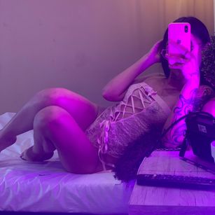 Violet Blaze deepthroat Model - Violet Blaze deepthroat