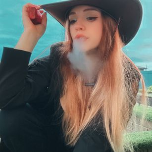 Model - LinaRose footfetish