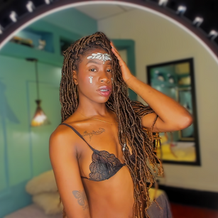 Michelle Pose cum Model - Michelle Pose cum