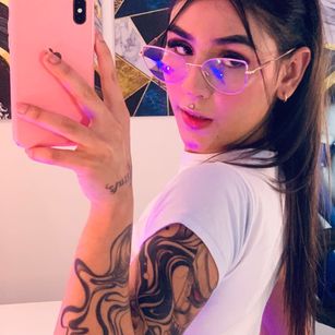 Violet Blaze shaved Model - Violet Blaze shaved