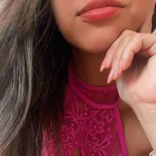 Ana Lisboa strip Model - Ana Lisboa strip