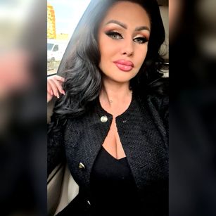 Model - LauraGreen36 taboo