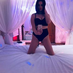 Model - Jessica Jolie findom
